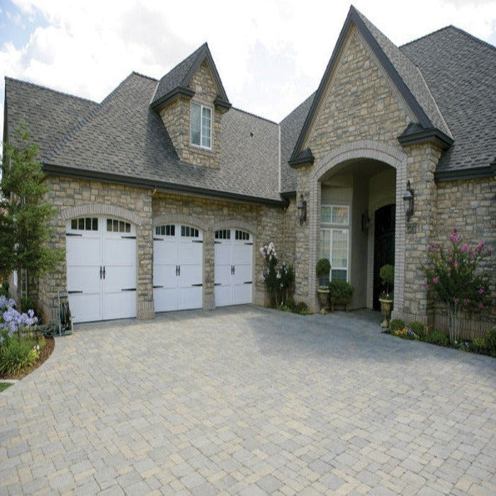 Plaza Square 6x6 - 60mm paving stones: Enhance your home's curb appeal.
